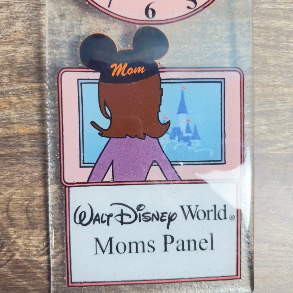 RARE Disney World Moms Panel Clock Fused Glass Signed Disney Collectible award